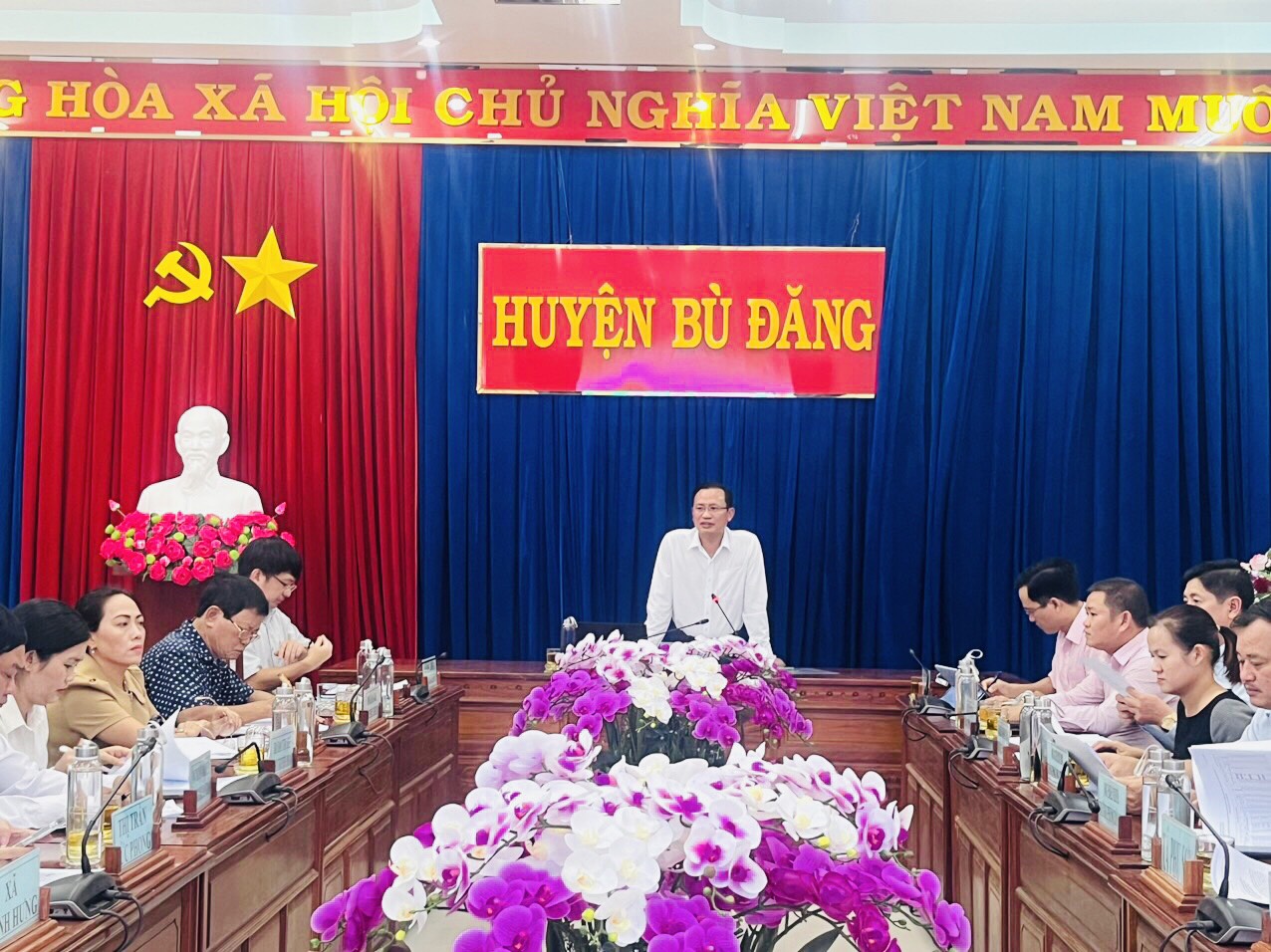 Ông Nguyễn Văn Lưu - UVTV,PCT UBND huyện, Trưởng Ban Đại diện HĐQT NHCSXH huyện phát biểu chỉ đạo tại Hội nghị